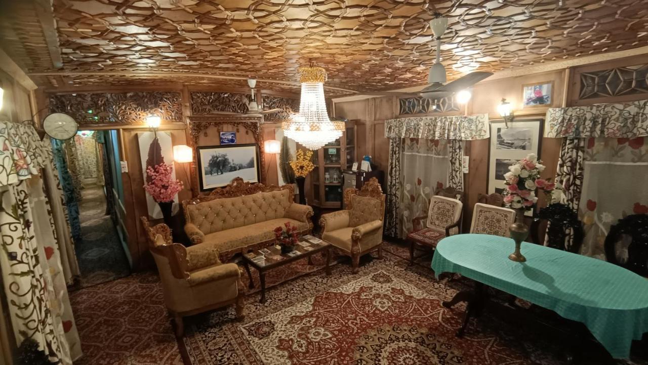 Heritage Geneva House Boat Srīnagar Extérieur photo