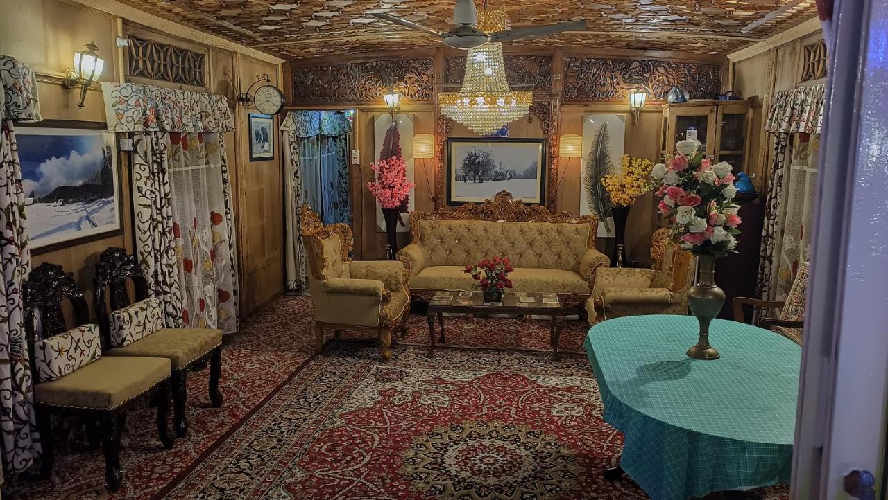 Heritage Geneva House Boat Srīnagar Extérieur photo