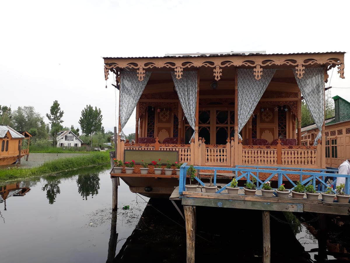 Heritage Geneva House Boat Srīnagar Extérieur photo
