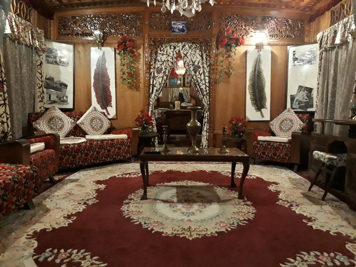Heritage Geneva House Boat Srīnagar Extérieur photo