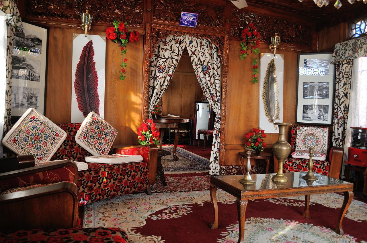 Heritage Geneva House Boat Srīnagar Extérieur photo