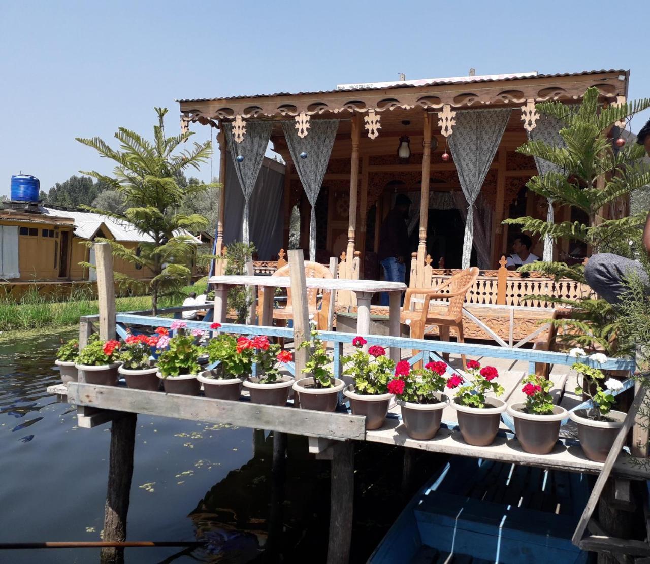 Heritage Geneva House Boat Srīnagar Extérieur photo