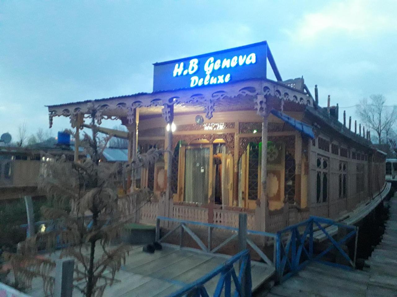 Heritage Geneva House Boat Srīnagar Extérieur photo