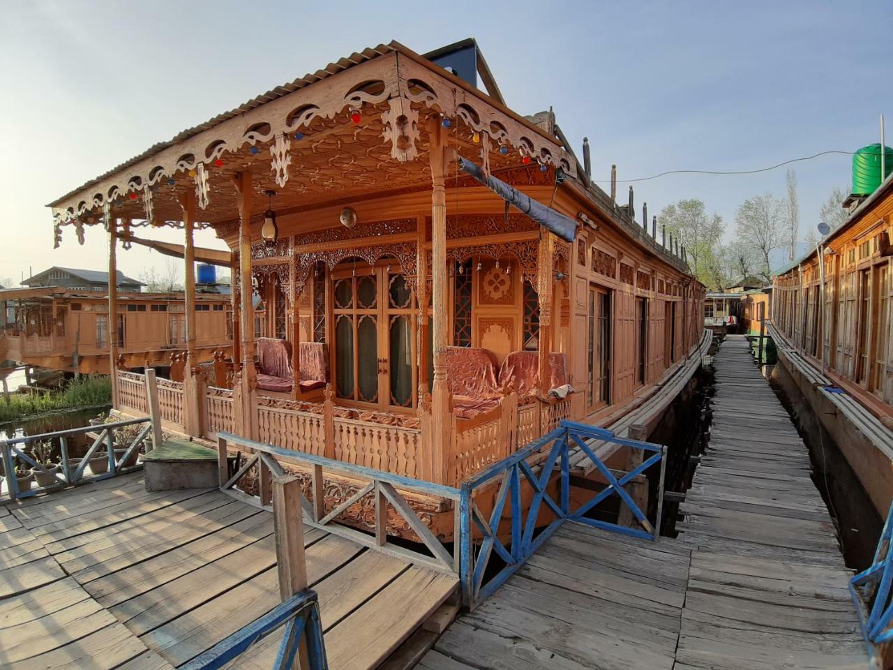 Heritage Geneva House Boat Srīnagar Extérieur photo